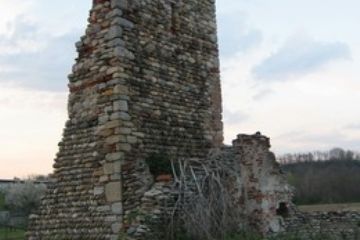 Monumenti ed edifici storici - Resti della Chiesa di San Pietro